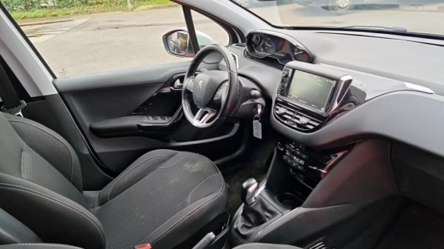 Peugeot 208 image 7