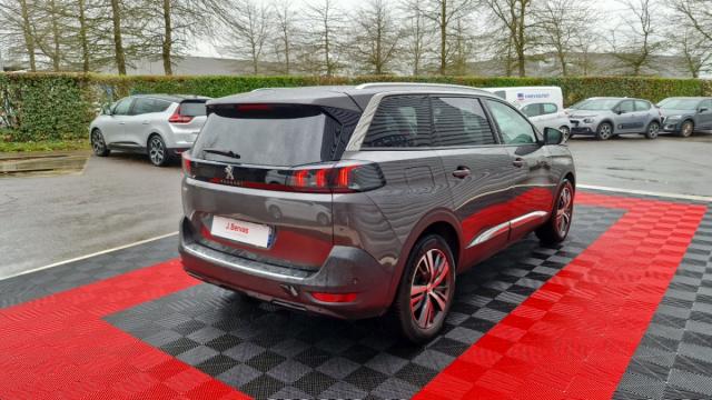 Peugeot 5008 image 9