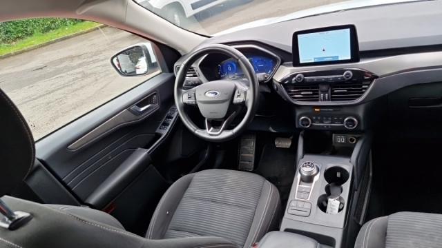 Ford Kuga image 9