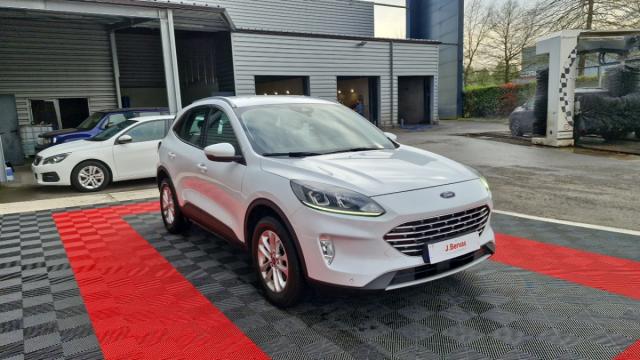 Ford Kuga image 1