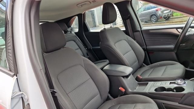 Ford Kuga image 7