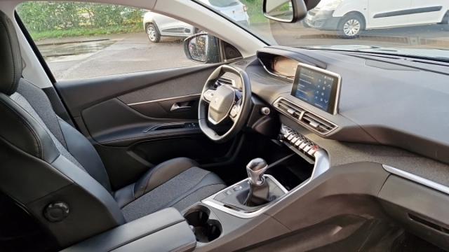 Peugeot 5008 image 1