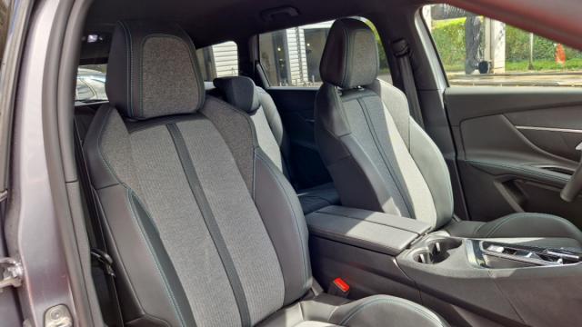 Peugeot 5008 image 2