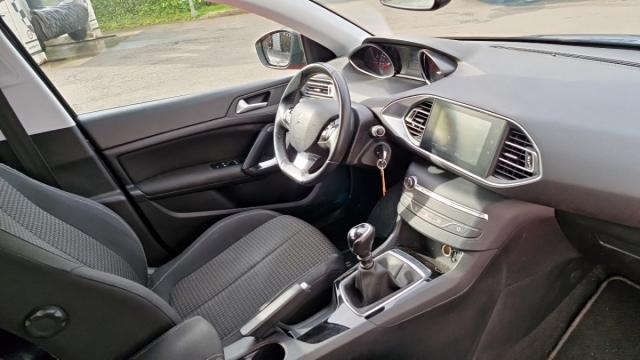 Peugeot 308 image 9