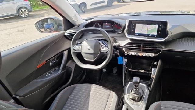 Peugeot 2008 image 2