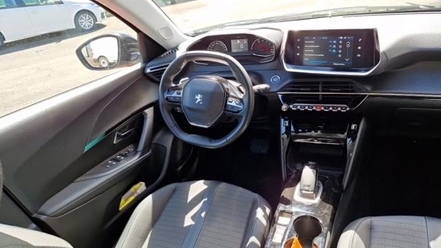 Peugeot 2008 image 8