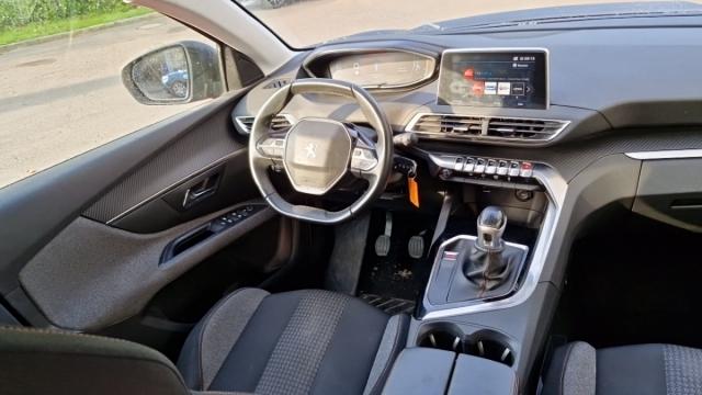 Peugeot 5008 image 2