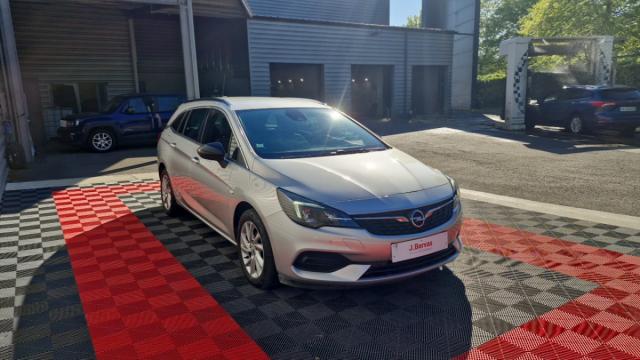 Opel Astra Sports Tourer image 3