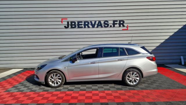 Opel Astra Sports Tourer image 9