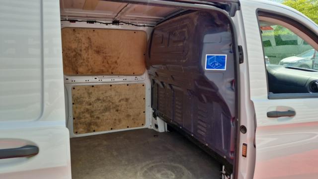Mercedes Benz Vito image 2
