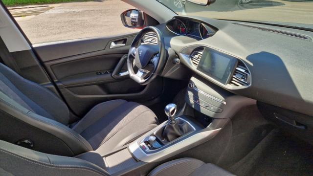 Peugeot 308 image 9