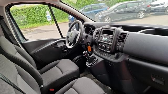 Renault Trafic image 2