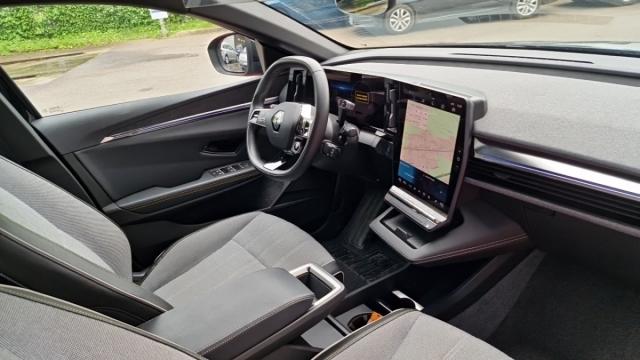 Renault Mégane E-Tech image 2