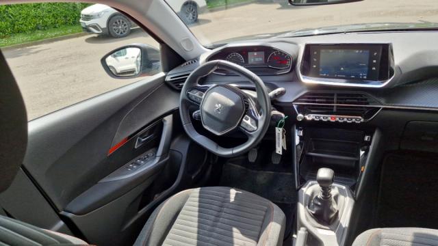 Peugeot 2008 image 3