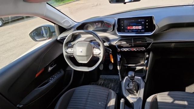 Peugeot 208 image 3