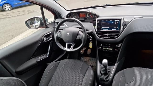 Peugeot 208 image 2