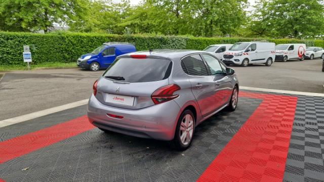 Peugeot 208 image 8