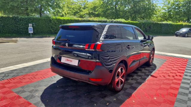 Peugeot 5008 image 1