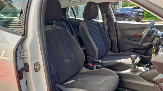 Peugeot 2008 image 8