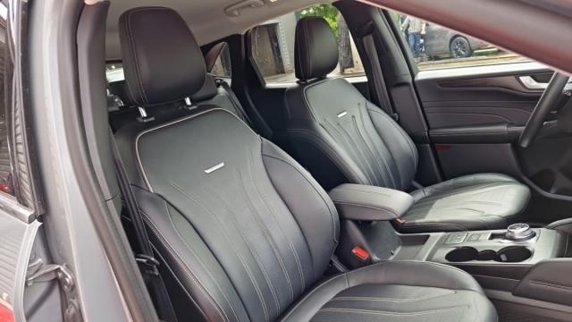 Ford Kuga image 8