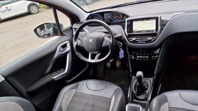 Peugeot 2008 image 2