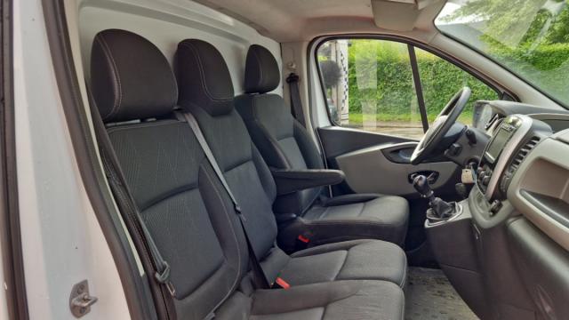 Renault Trafic image 2