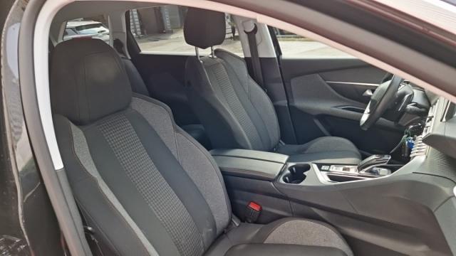 Peugeot 5008 image 1
