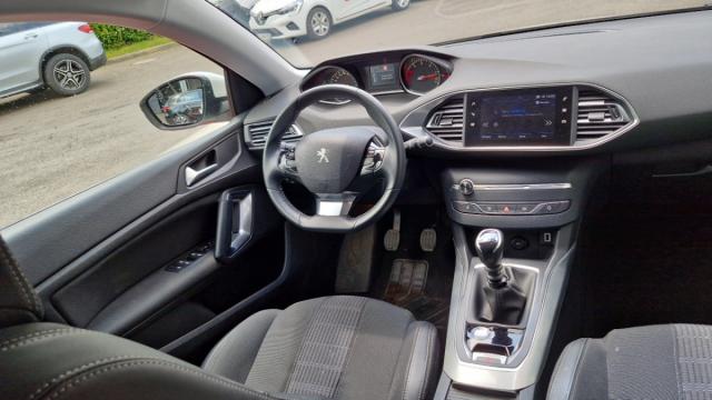 Peugeot 308 image 2