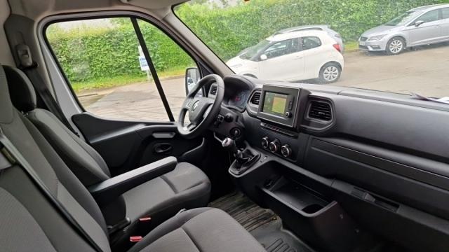 Renault Master image 2