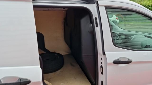 Ford Transit Courier image 4
