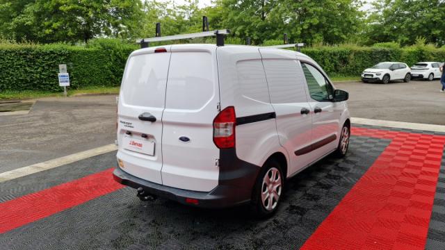 Ford Transit Courier image 6