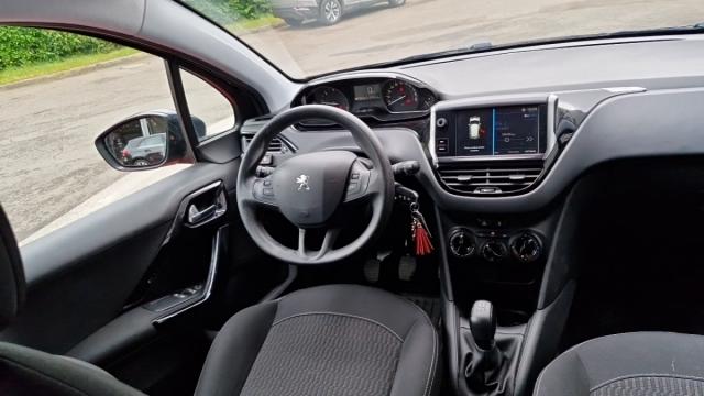 Peugeot 208 image 5