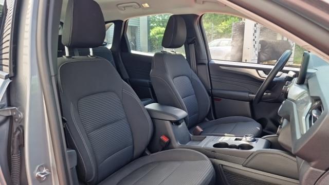 Ford Kuga image 8