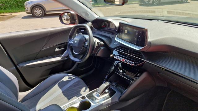 Peugeot 2008 image 8