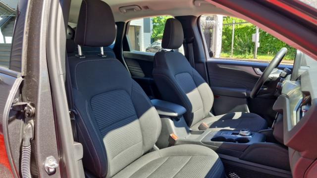 Ford Kuga image 7