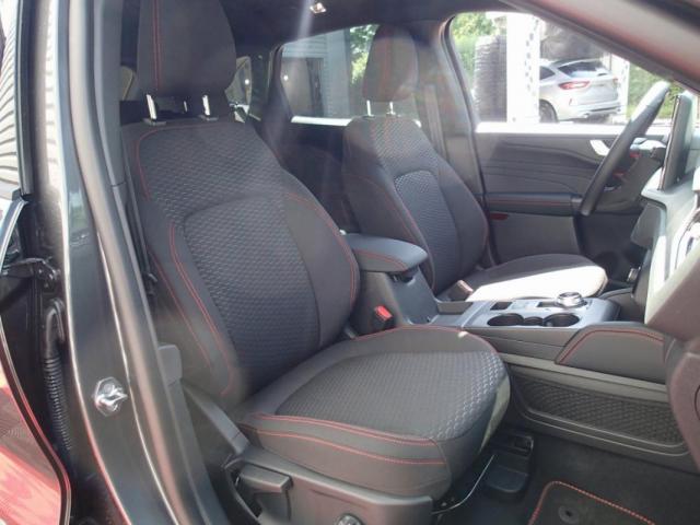 Ford Kuga image 7