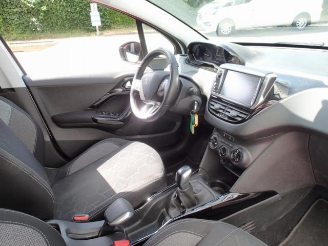 Peugeot 2008 image 6