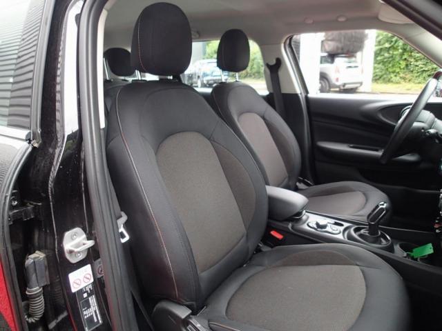 Mini Clubman image 2