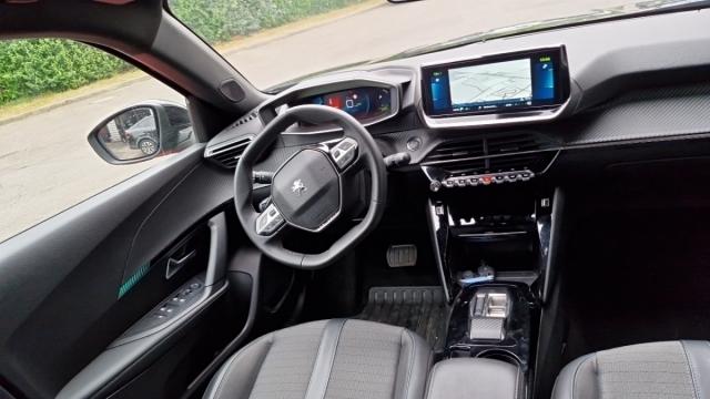 Peugeot 2008 image 2