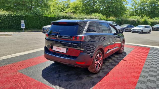 Peugeot 5008 image 2