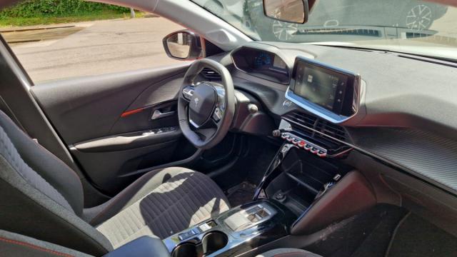 Peugeot 208 image 6