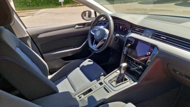 Volkswagen Passat Sw image 9