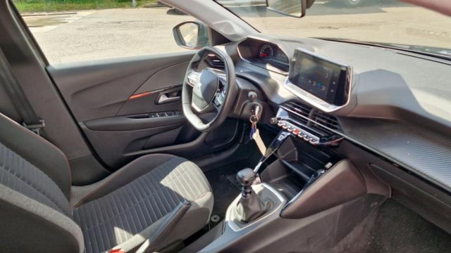 Peugeot 208 image 2
