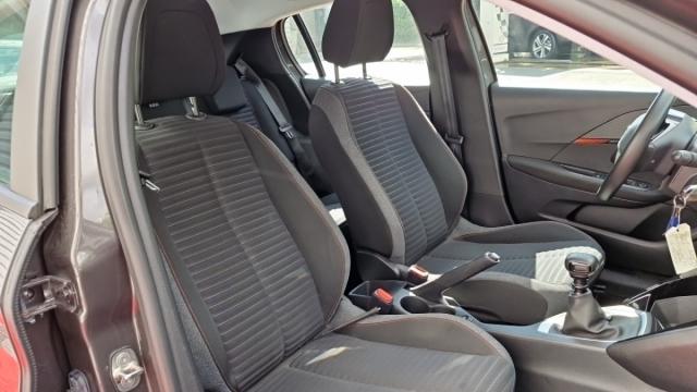 Peugeot 208 image 7