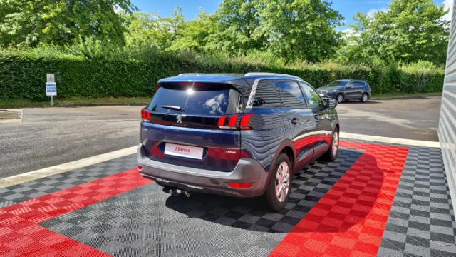 Peugeot 5008 image 2