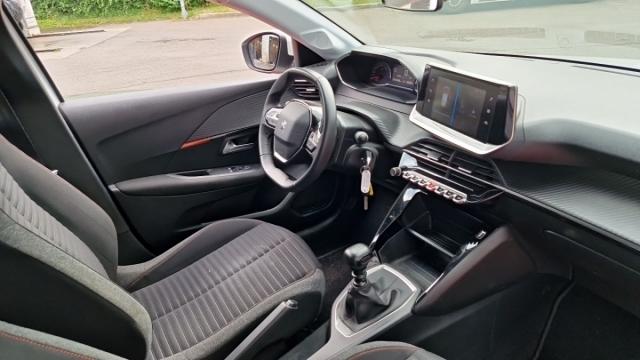 Peugeot 208 image 3