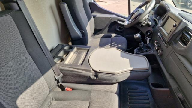 Renault Master image 2