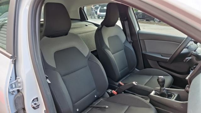 Renault Clio image 9