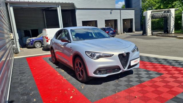 Alfa Romeo Stelvio image 2