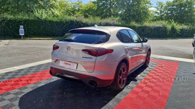 Alfa Romeo Stelvio image 7